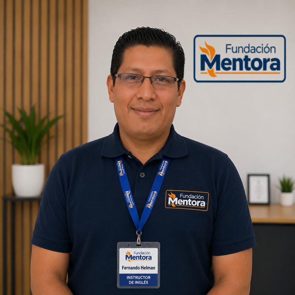 Fernando Helman, Instructor de Inglés de Fundación Mentora, en retrato institucional corporativo con uniforme oficial y credencial identificativa, especializado en enseñanza del idioma inglés, comunicación internacional y formación académica para el desarrollo profesional.